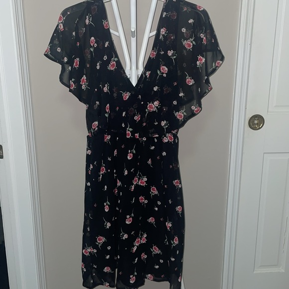 Black dress - Picture 5 of 6